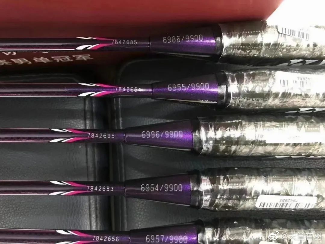 哪款羽毛球拍是全黑的,羽毛球拍黑话