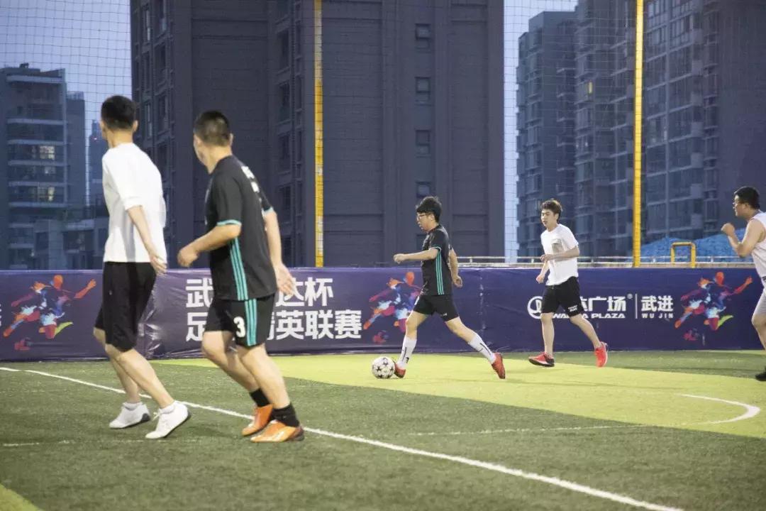 记7月12日峰度控股集团与车和家“足球联谊赛”*党**建共建活动