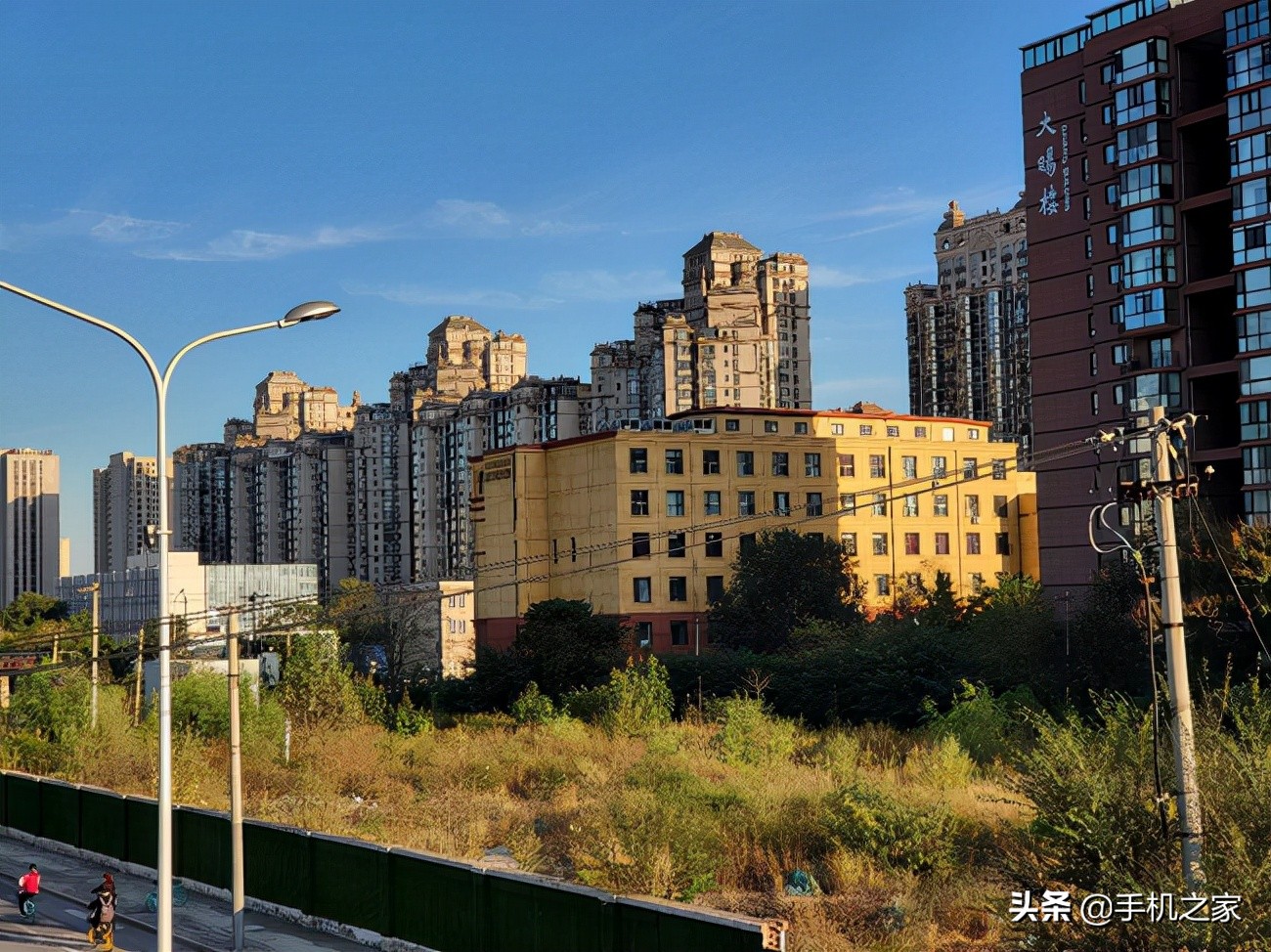 最新款三星折叠屏手机galaxy,三星折叠手机galaxyzfold35g