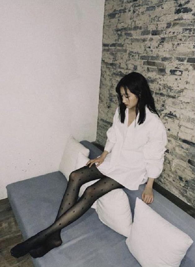 关晓彤黑色长裙造型鹿晗,关晓彤晒写真