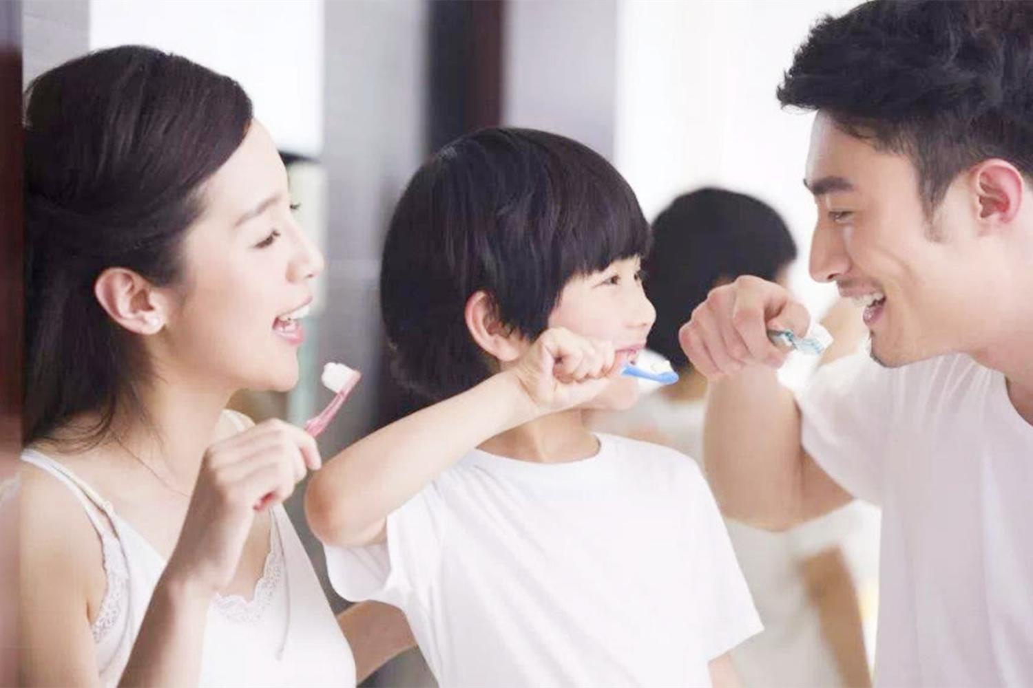 宝宝多大可以开始用牙刷刷牙,宝宝多大可以刷牙用什么样的牙刷