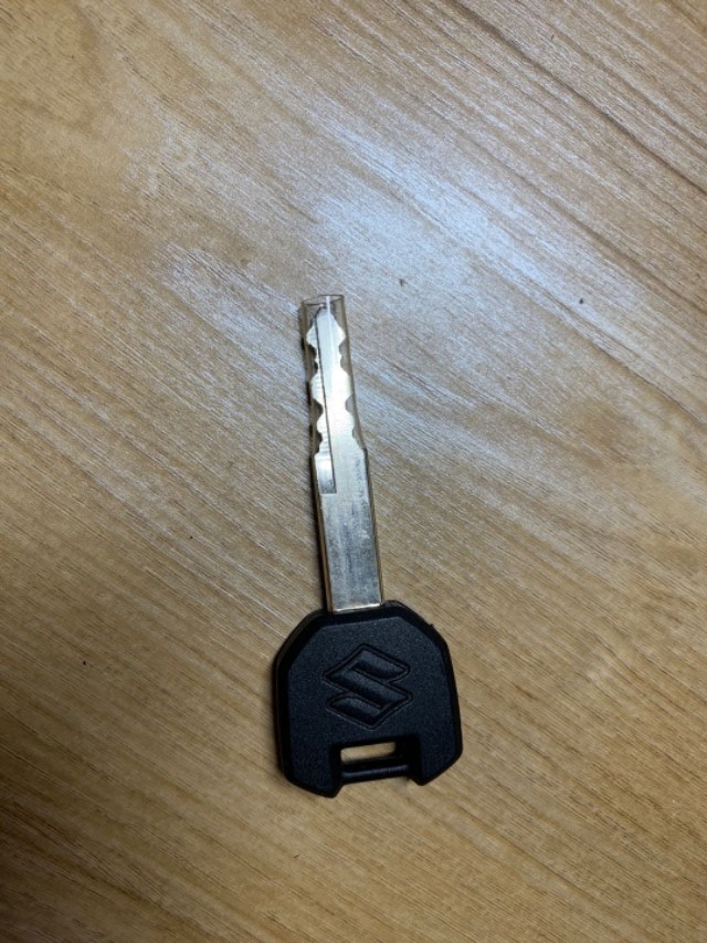 铃木gsx蓝色摩托车帅气视频,提铃木隼