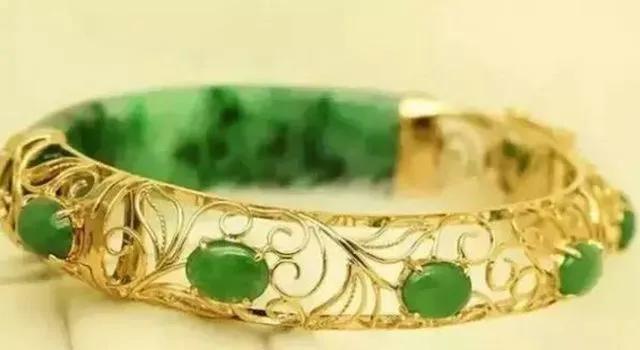 网上纳米修复玉镯断裂是真是假,玉镯没磕碰突然断裂预示着什么