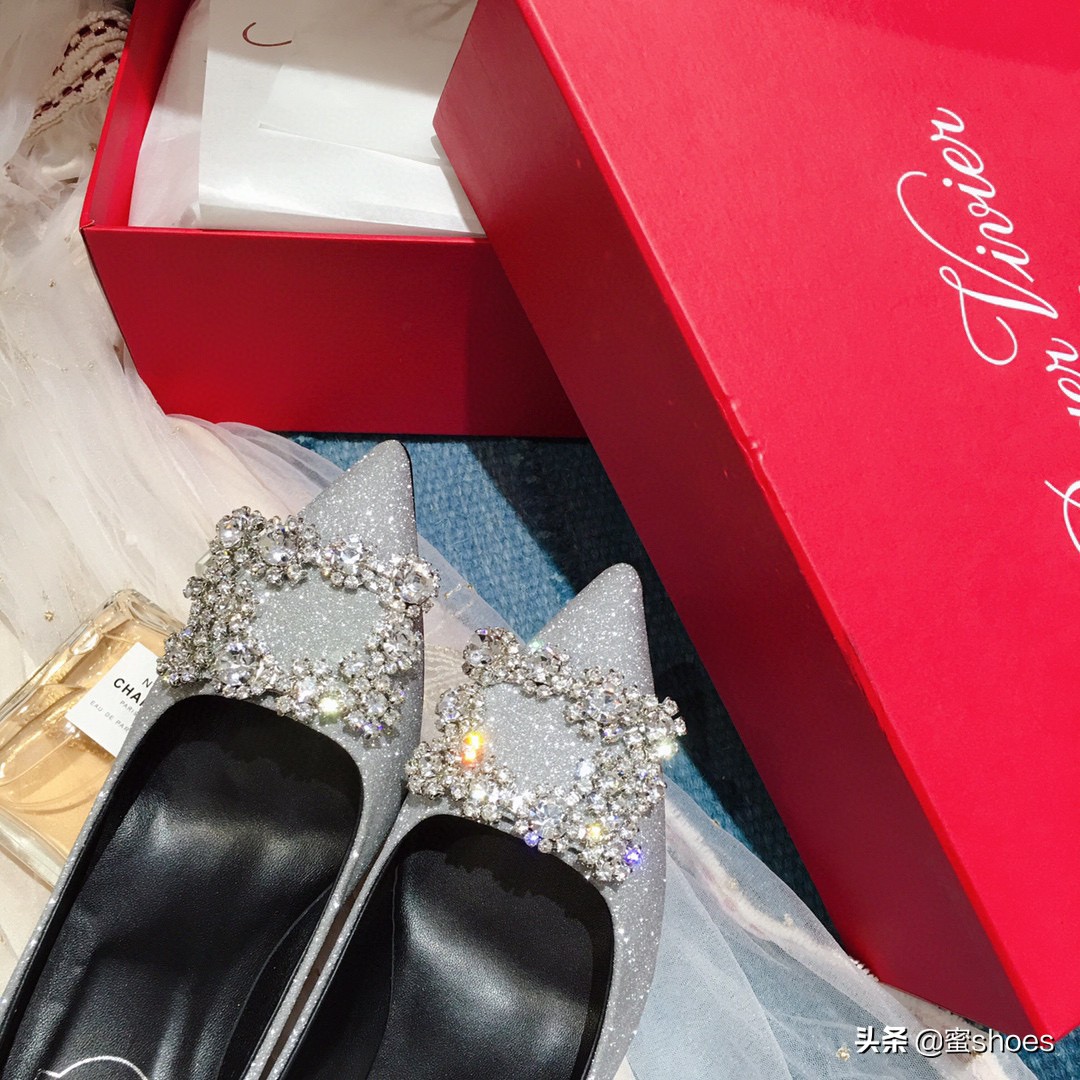 唐嫣同款rv鞋,唐嫣结婚时穿的婚鞋