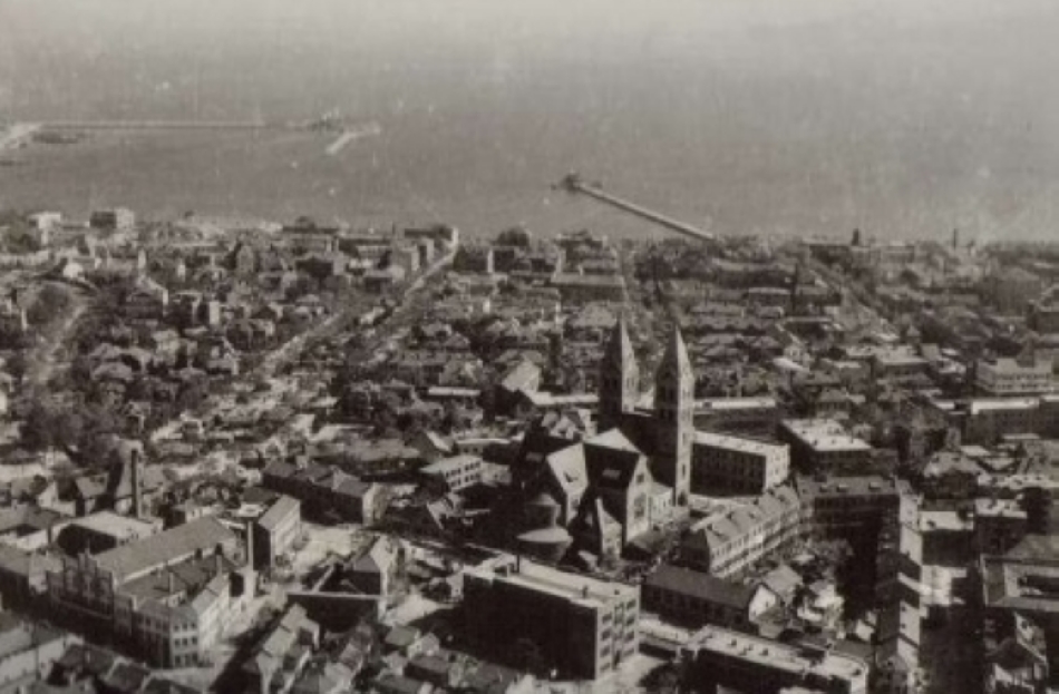 闈掑矝鎴忛櫌,闈掑矝浜哄績涓殑鎴忛櫌