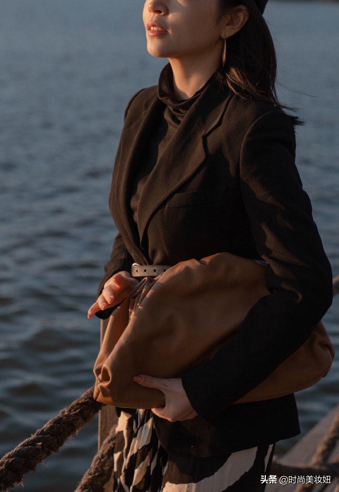 三木开衫搭配,三木同款卡其色毛衣开衫