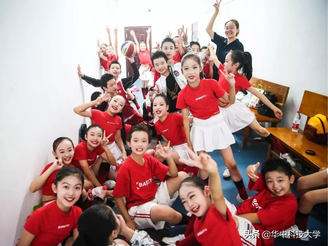 燃爆了！华中科技大学用“宇宙最强音”为祖国打CALL