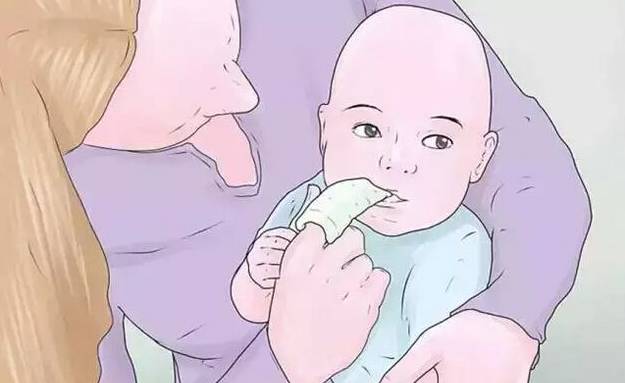 一个月宝宝口腔上颚白色的是什么,婴儿口腔上颚有一个小米样的白点