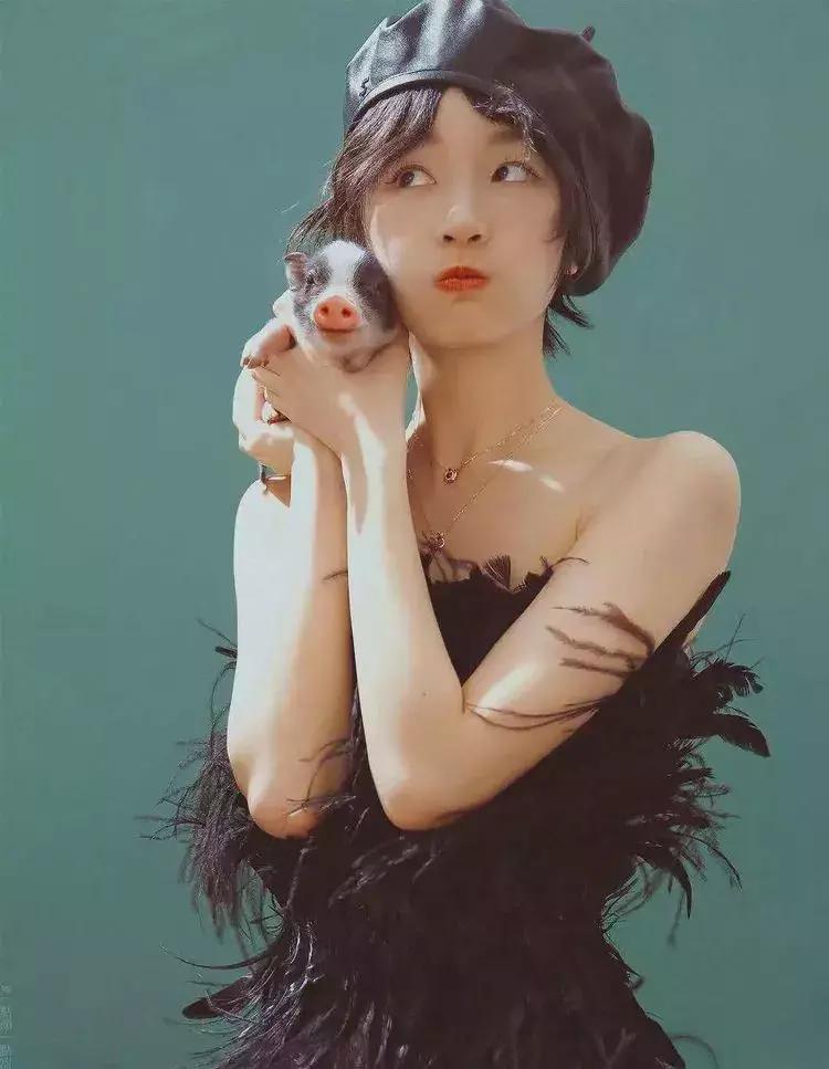 欧阳娜娜戚薇综艺发型,欧阳娜娜清纯可爱