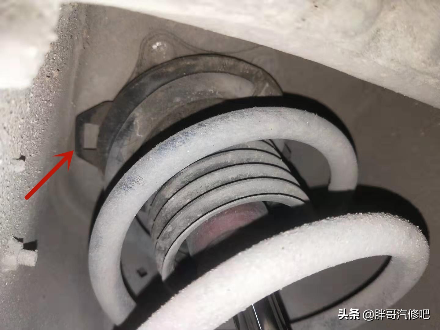 本田CRV底盘异响,crv有冬天减震器异响的毛病吗