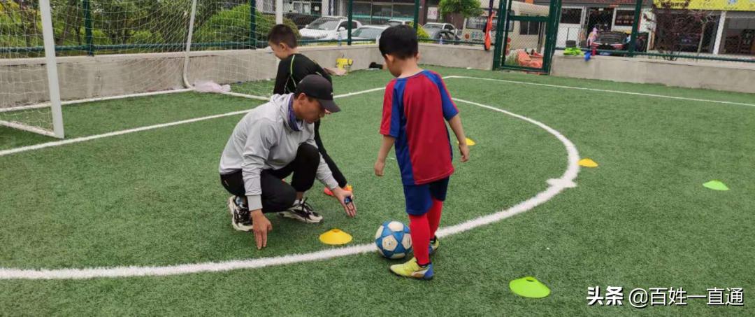 畅享绿茵场，我心尽飞扬—烟台市莱山区锐风体育教练举行足球训练