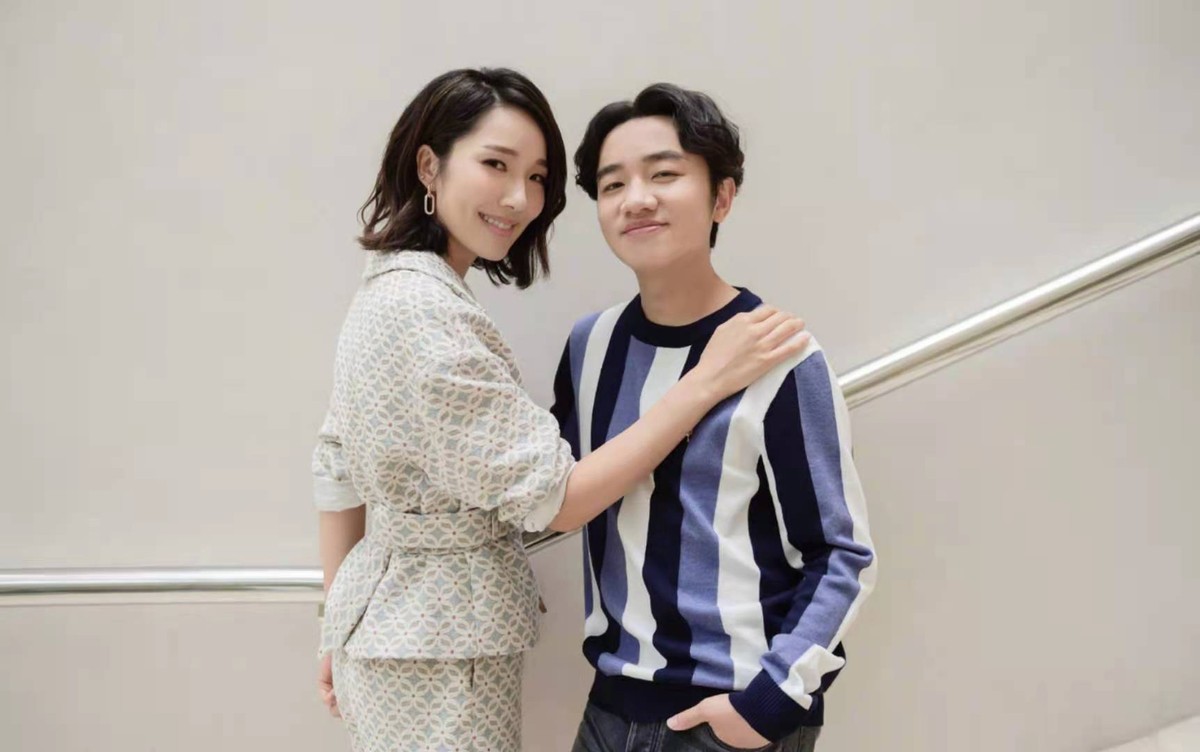 费尽心思追到的高颜值女友,王祖蓝是怎么出名的