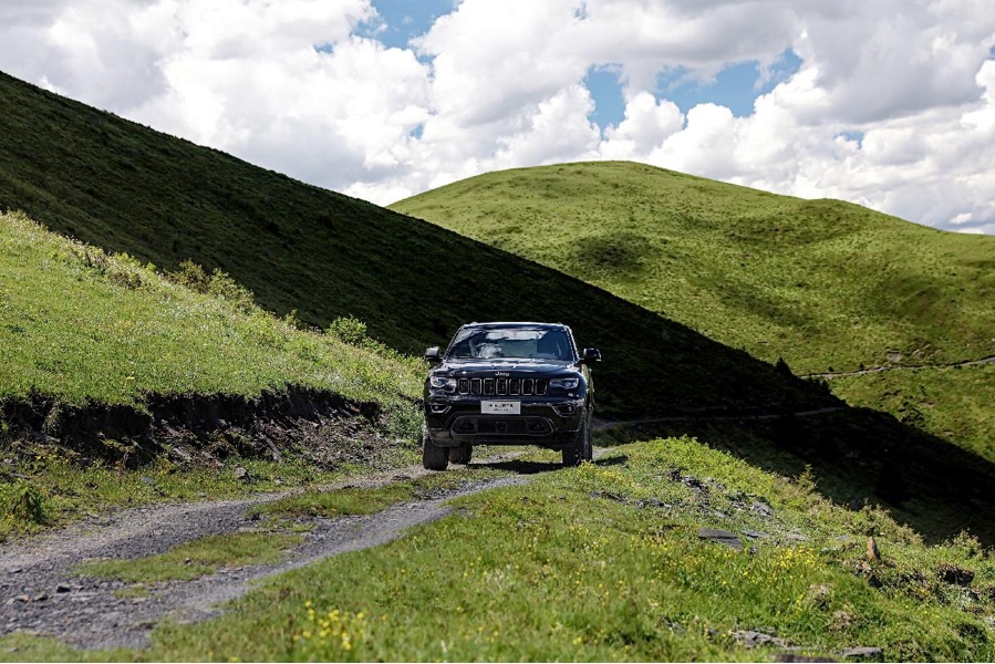 进口版大切诺基四驱高性能版,大切诺基进口汽车suv报价