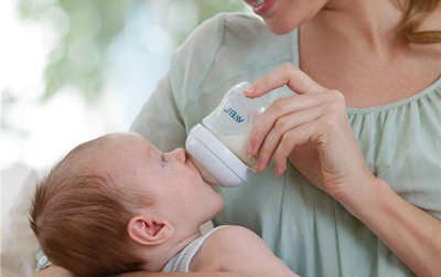 婴儿湿疹和喝的奶粉有关吗,宝宝脸上有湿疹是跟奶粉有关系吗