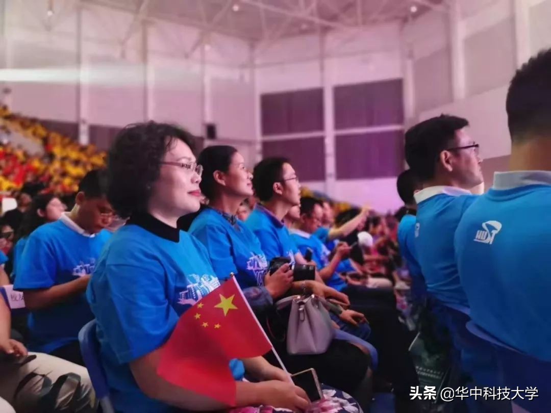 燃爆了！华中科技大学用“宇宙最强音”为祖国打CALL