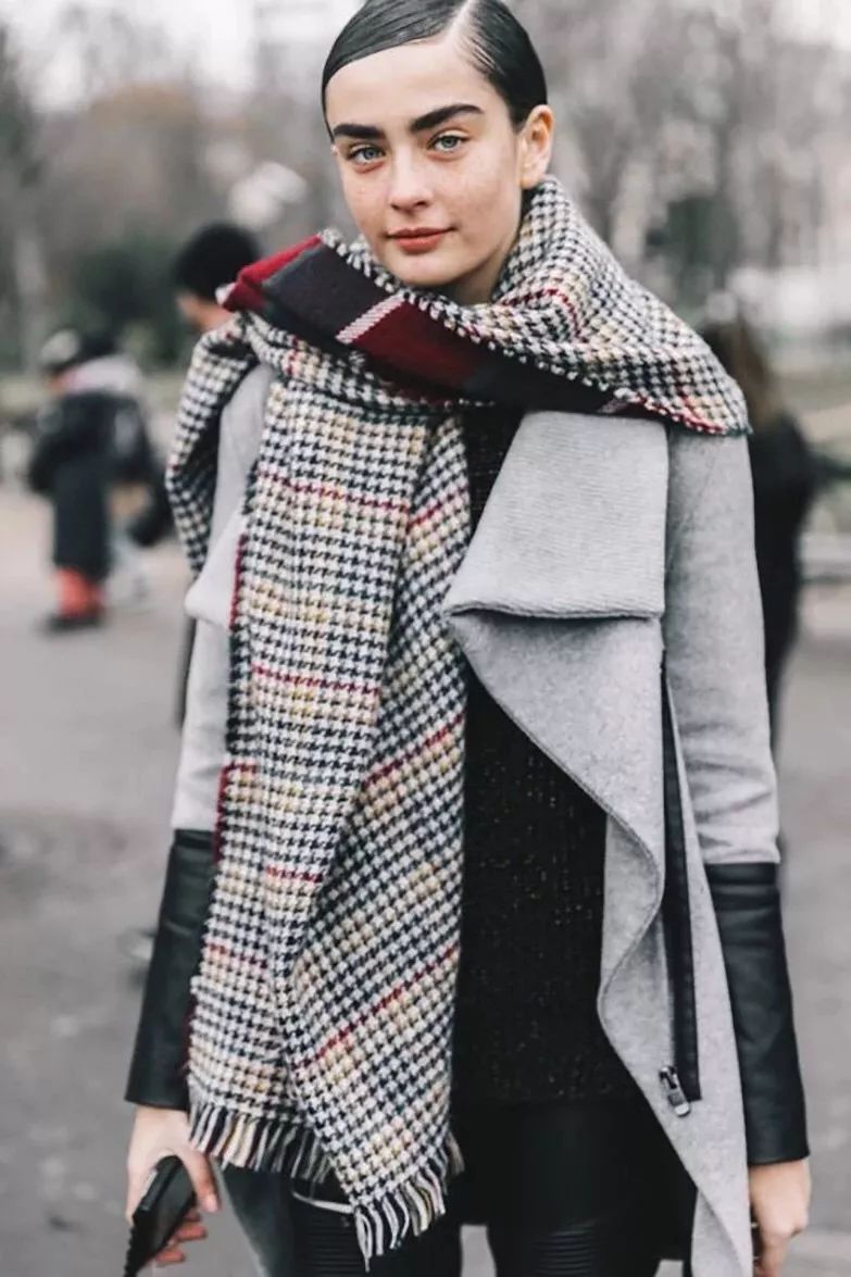 时尚轻奢感明星系列羊羔绒围巾,最潮的围巾的15种戴法超级实用