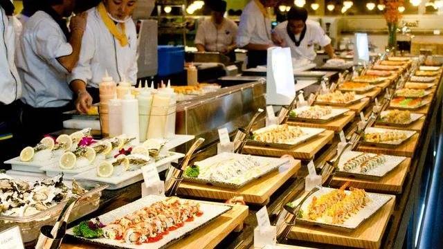 带小宝宝吃自助餐,关于吃自助餐的英语表达