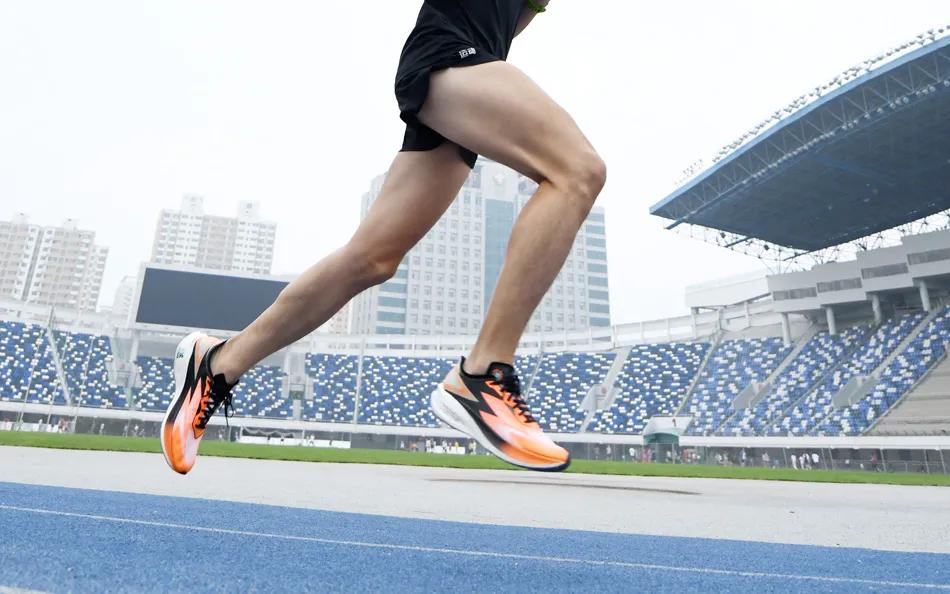 361飞燃2.5适合入门级跑者吗,361跑鞋哪个系列最好