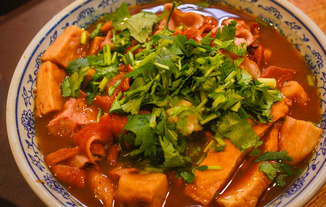 曾经的北京穷人美食，如今连明星都抢着去吃，揭秘“卤煮”的秘密