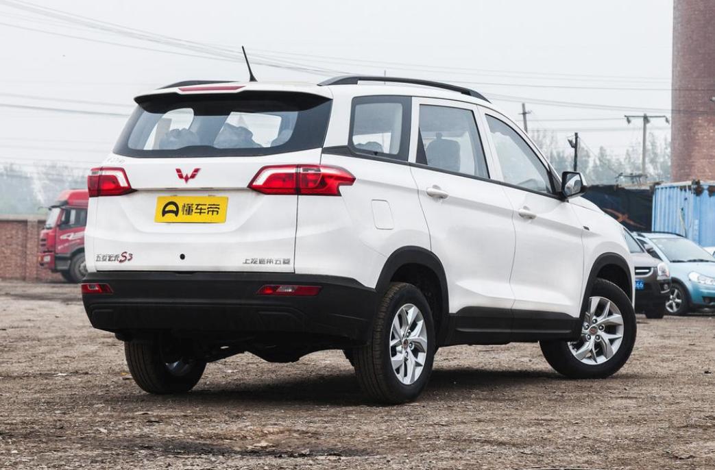 五菱宏光经典款国六1.5,五菱宏光经典款国六1.5测评