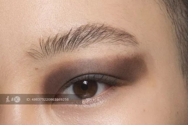 EIGSHOW丨鞠婧祎、李艺彤的仙女春夏妆容能让你美出新高度！