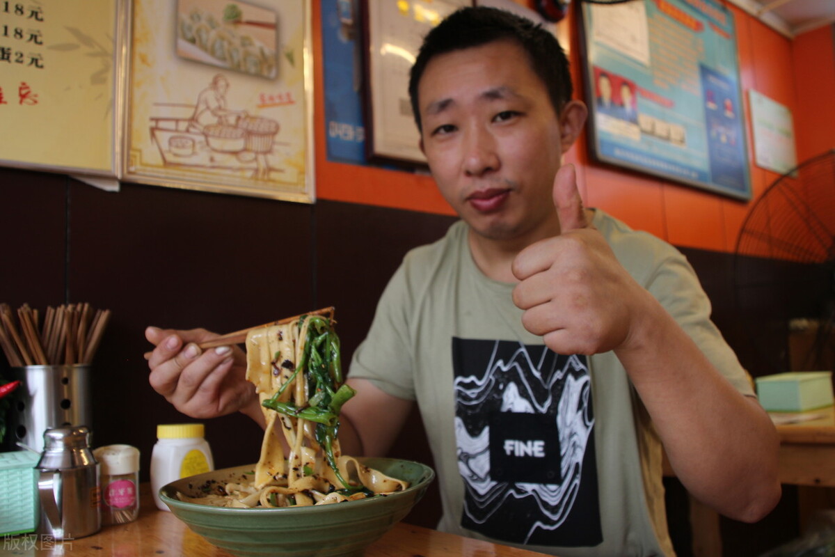 40岁大叔开米粉店月赚18万,湖南米粉店一年赚多少