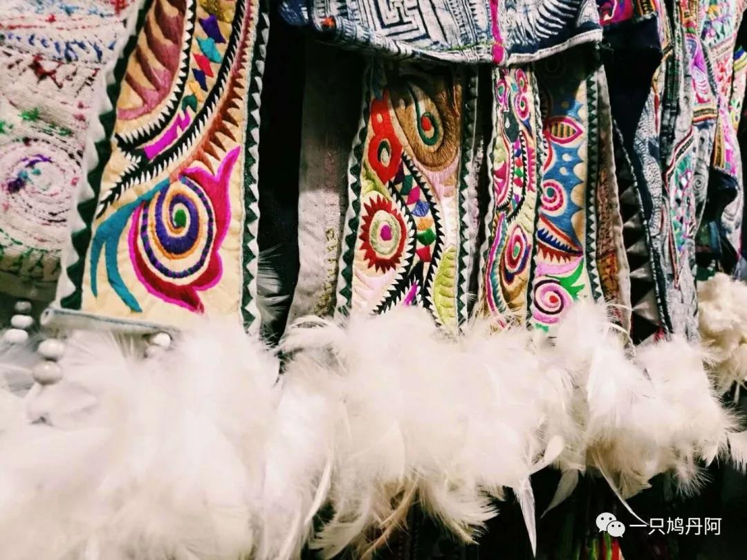 苗族百鸟衣搭配,百鸟衣苗族的介绍