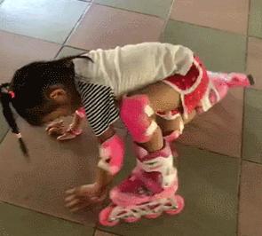 4岁孩子学滑冰总说累不好好学,女儿学溜冰说说