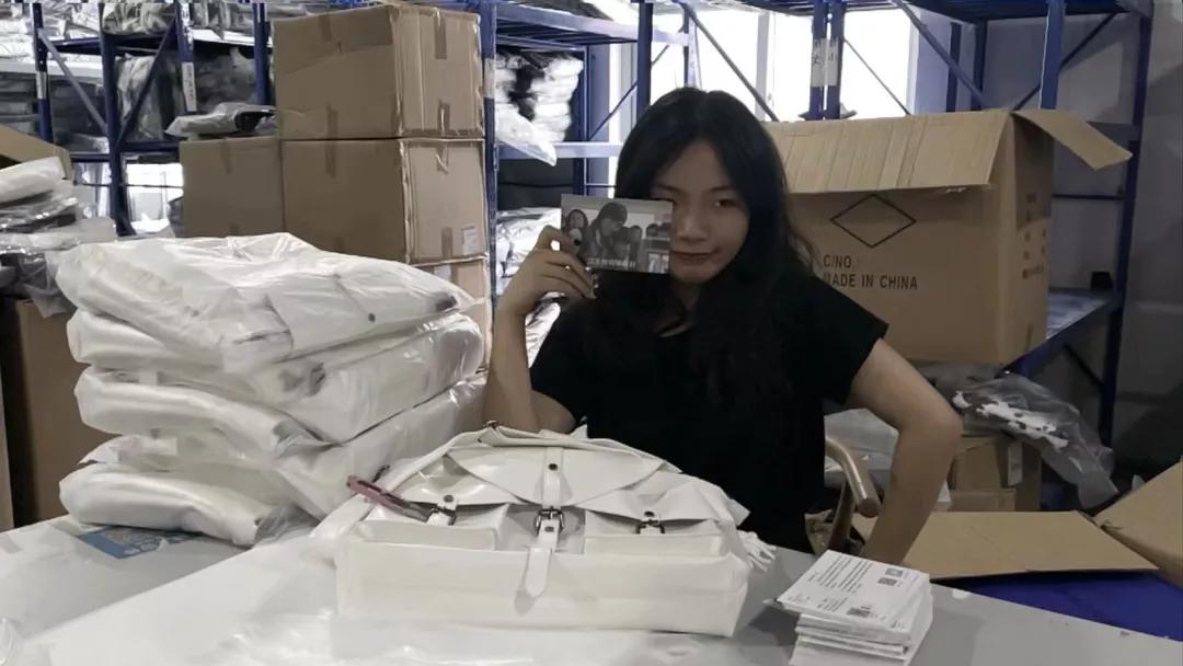 00后的小姑娘开网店一月挣100多万,19岁女孩做生意一年能赚400百万