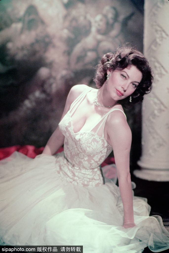 平安夜降临的天使，被誉此生见过最美的女人，临终前才正视自己美