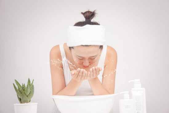 牙膏涂在脸上需要几分钟,牙膏涂脸上可以去皱纹吗