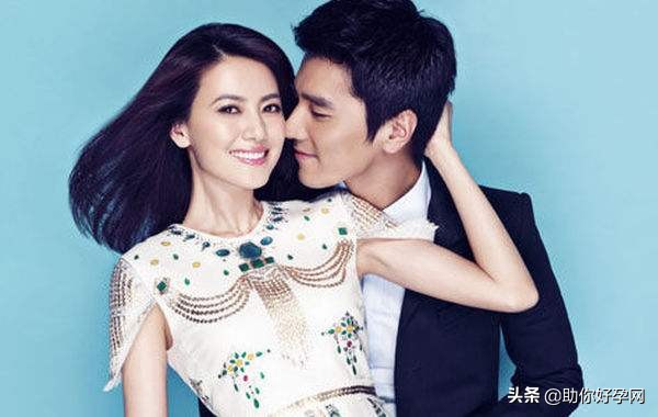 赵又廷高圆圆一家五口外出遛娃,高圆圆赵又廷照顾妈妈