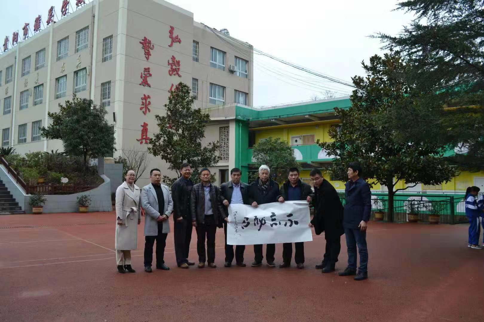 大学生心系贵州扎根林泉职教育人