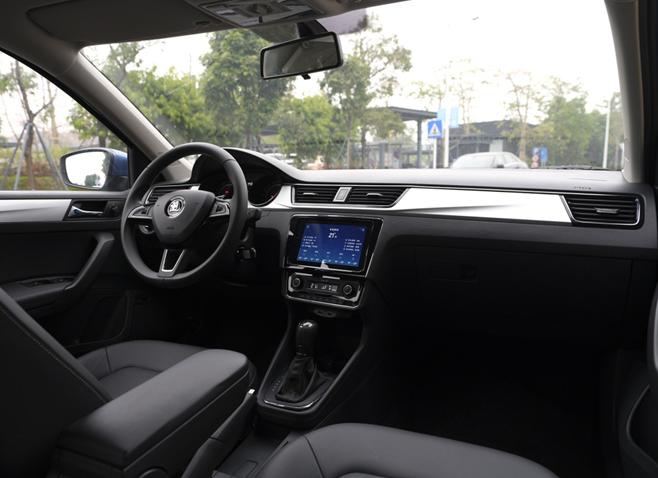 10万能买的德系顶配家轿，满油能跑800公里，带你看昕锐