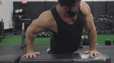 健身练胸小技巧,健身练胸怎么防止越来越厚