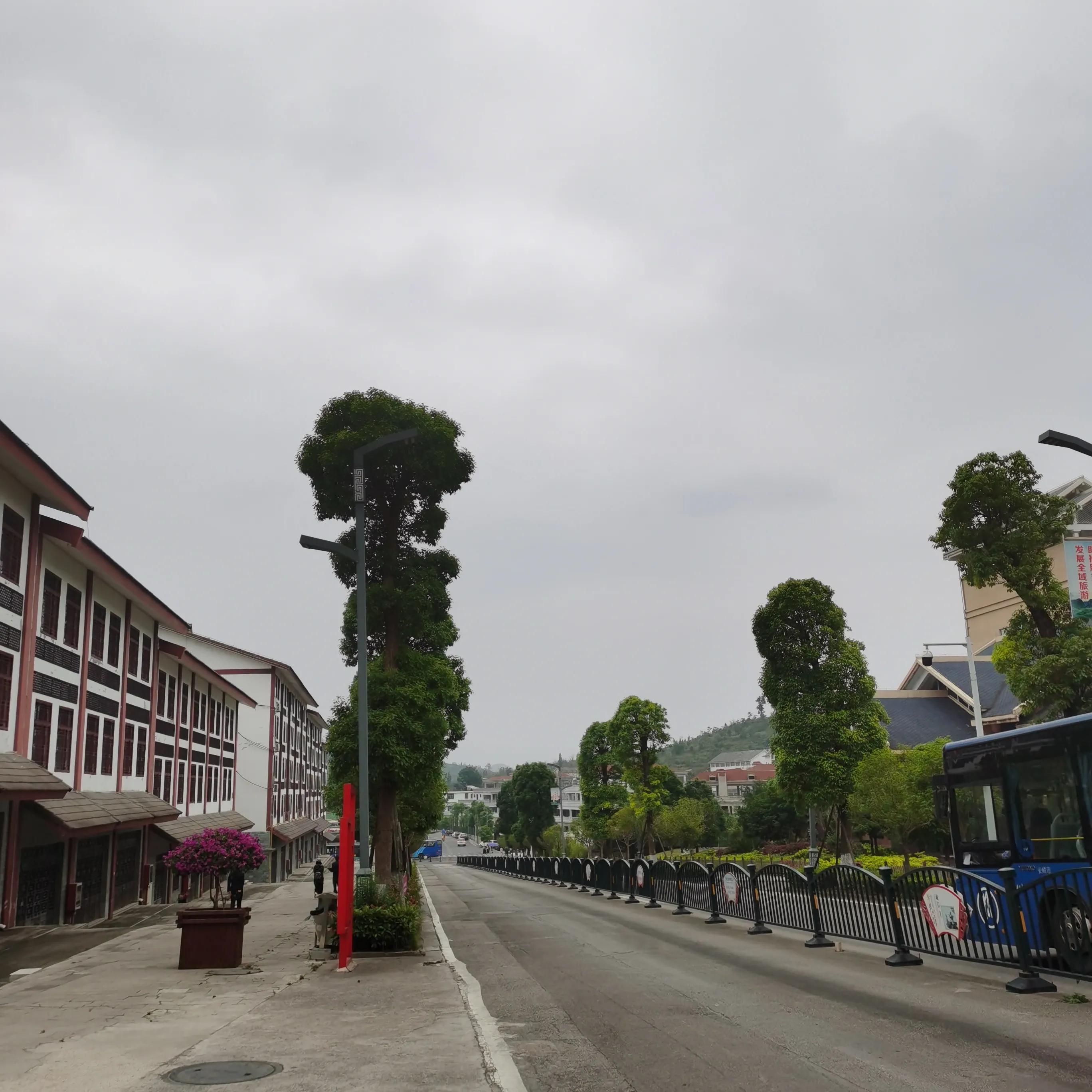 向南方和向北方,登上山顶看美景贵州黄果树瀑布