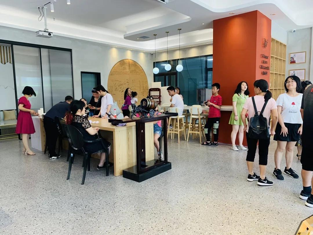 渭南丹凤葡萄酒厂新闻报道,西安客户来考察