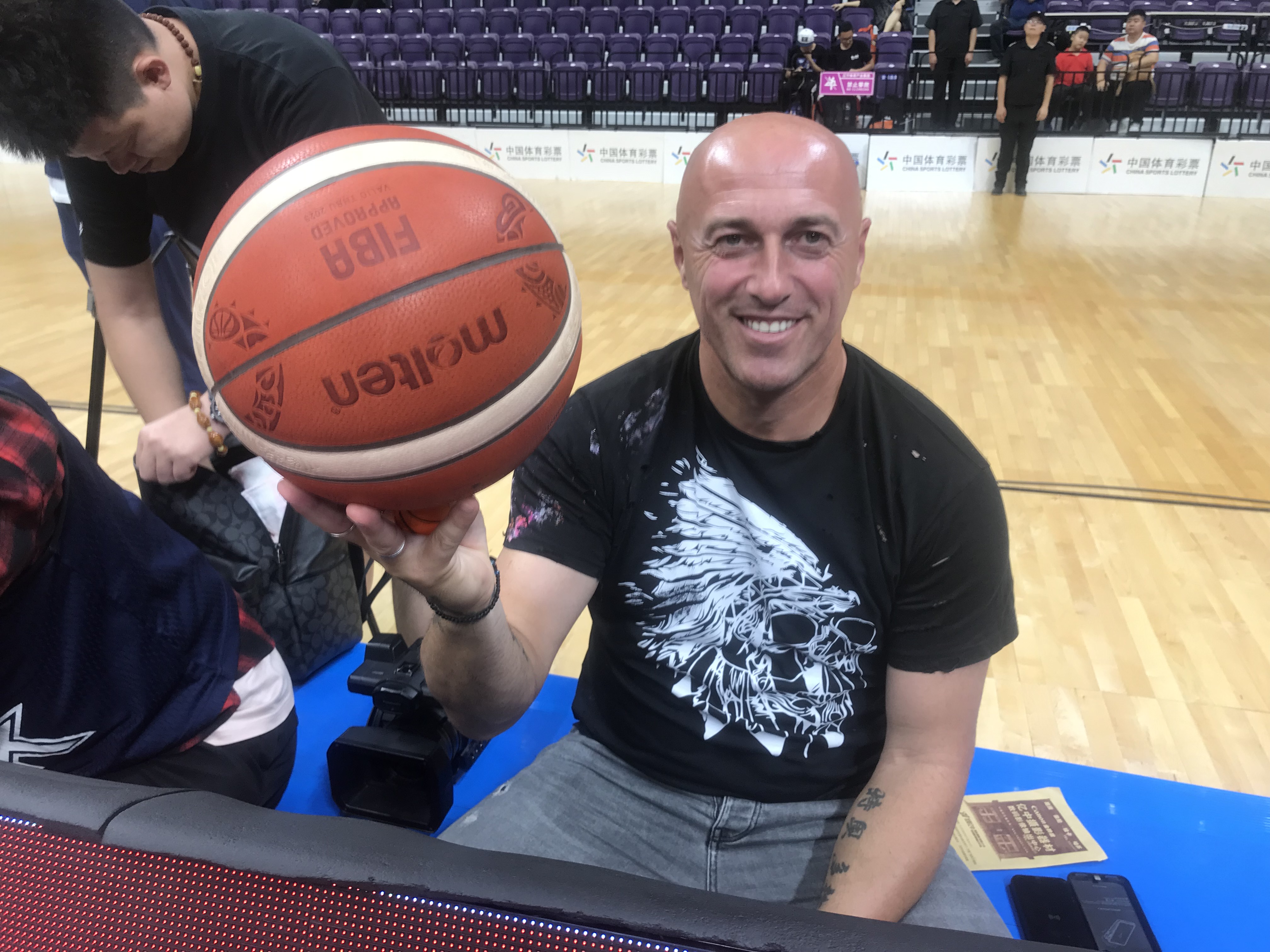 国足教练扬科维奇是实德哪个外援,大连实德扬科维奇与天津刘学宇