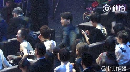 baby摔倒杨幂大笑视频,ab和杨幂红毯