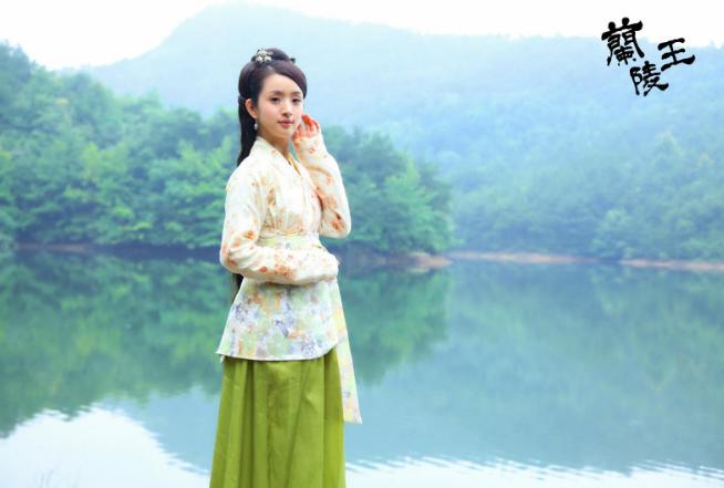 林依晨幻灭史7年嫁豪门,“童年女神”林依晨的幻灭史