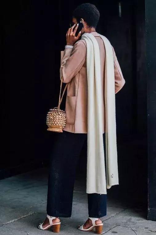 冬季爆款洋气羊绒围巾,这款新潮羊绒围巾温暖又漂亮