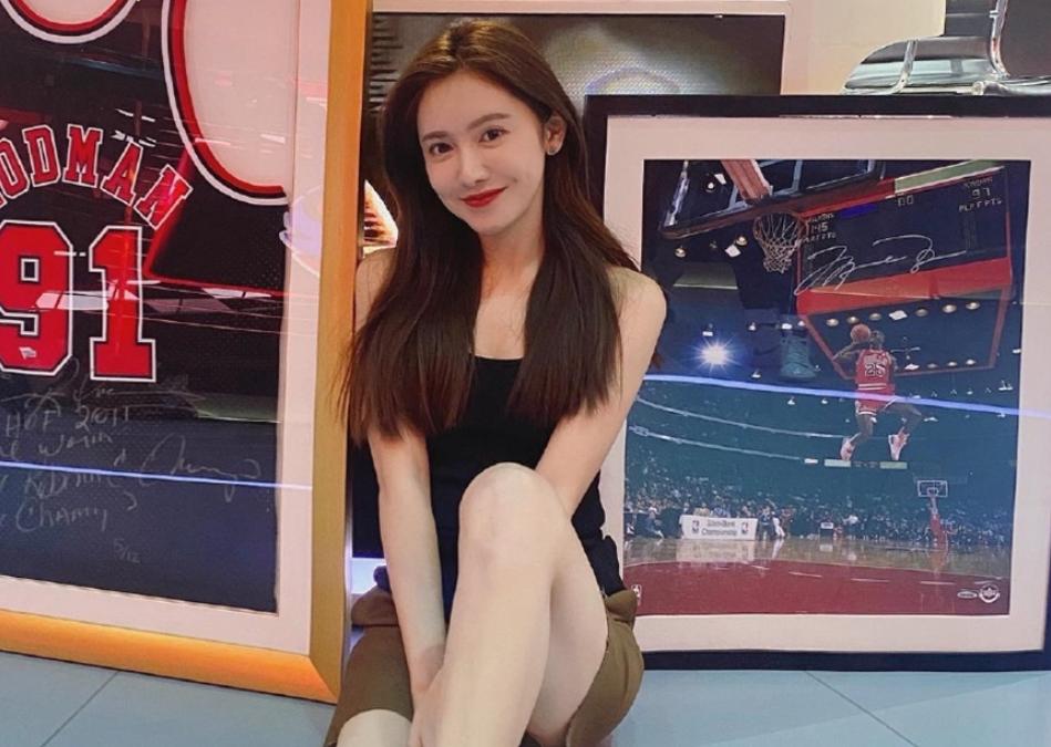 她是NBA最美女主播，曾和富二代谈恋爱，大尺度照片展示好身材