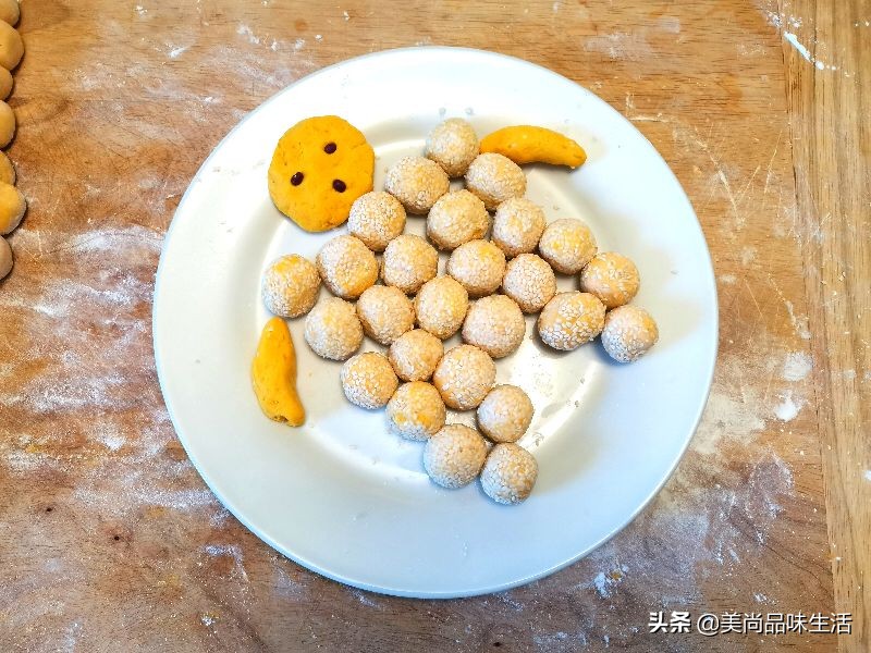 做芝麻丸子的过程中蜂蜜要加热吗,干炸丸子放熟芝麻还是生芝麻