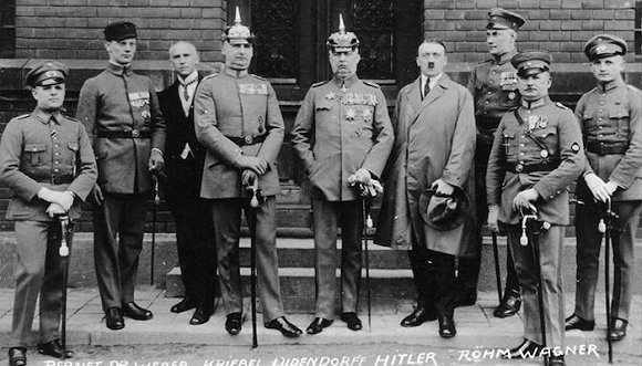 影响世界历史的一本奇书：希特勒《我的奋斗》