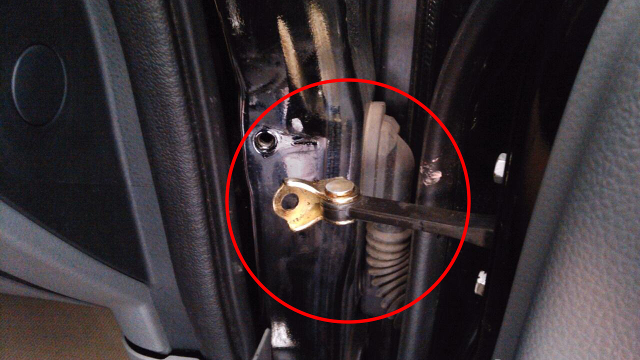 汽车车门共振异响,汽车车门异响什么原因