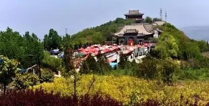 每年上万人来朝拜,每年都有很多人前往祈福