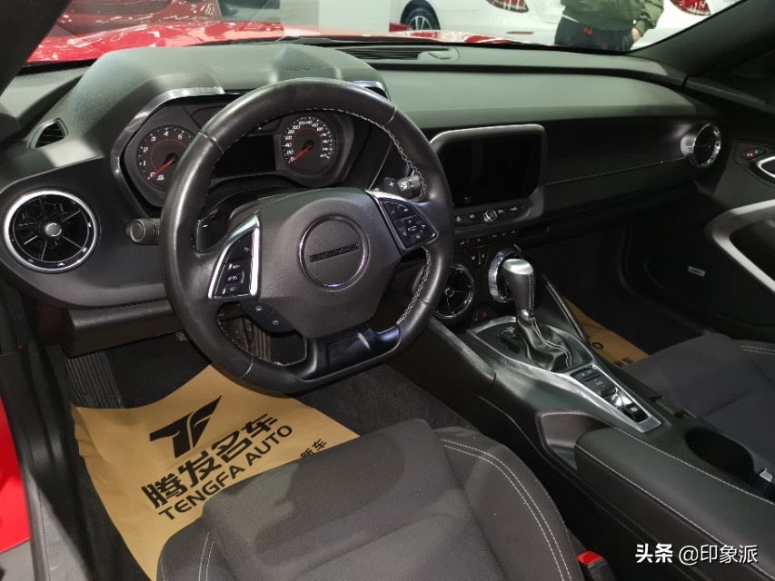 大黄蜂跑车科迈罗敞篷版高配,科迈罗大黄蜂敞篷版噪音大吗