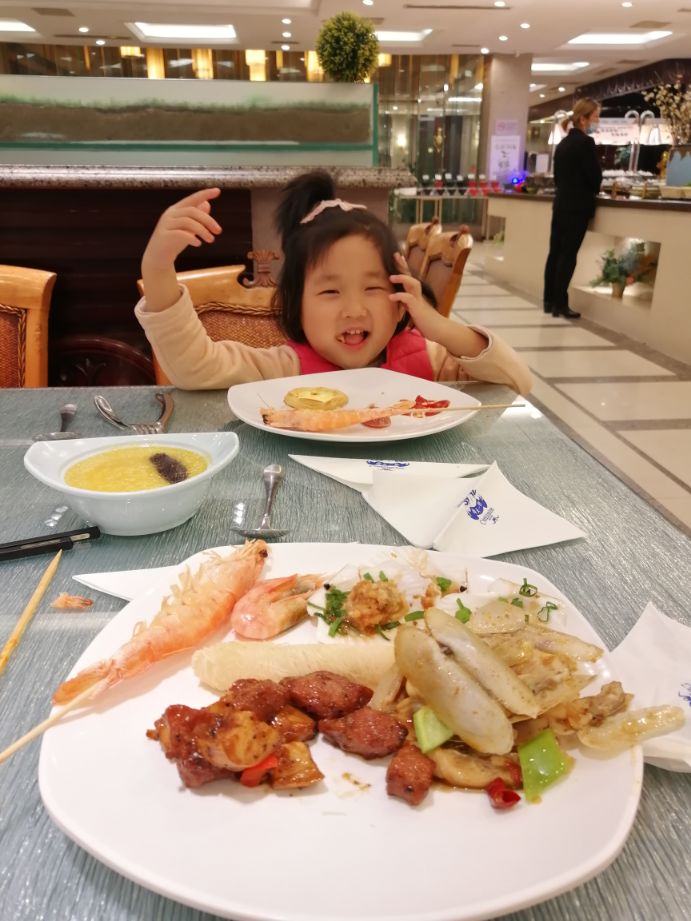 这天让我带去海边玩然后吃海天一色