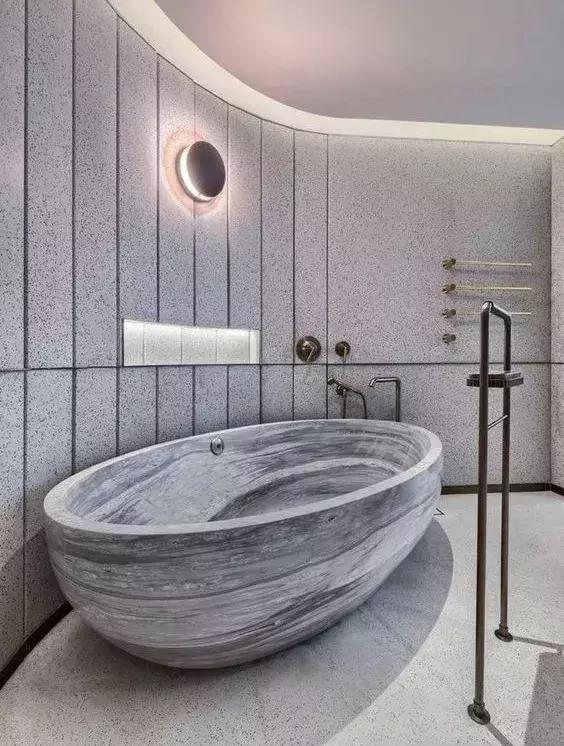 来,我请你洗澡,小编有个“价值10000000的石材浴缸”