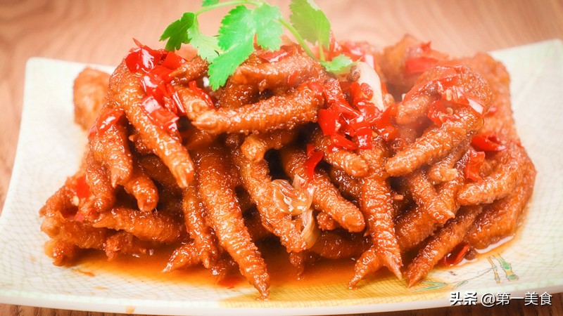 做虎皮鸡爪小火炸还是大火,虎皮鸡爪要不要焯水再炸